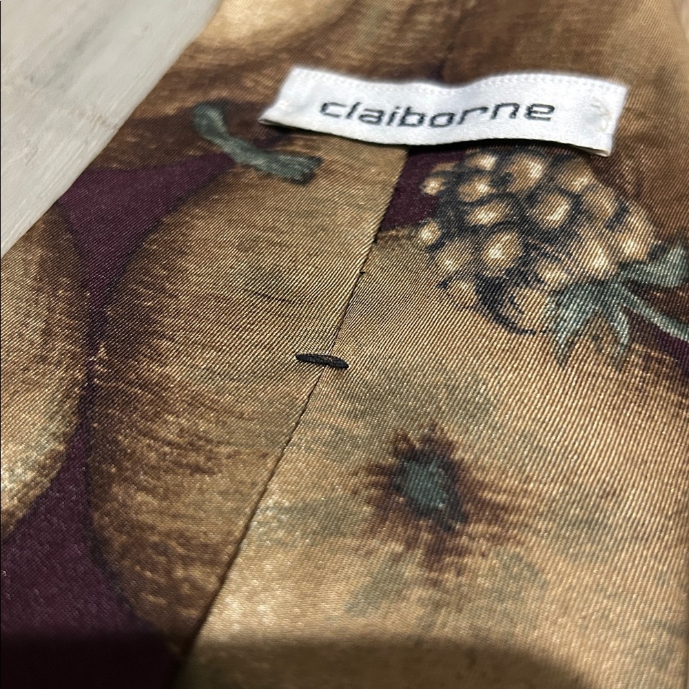 Vintage Claiborne Men’s Gold Purple fruit Patterned Tie 100% Italian Silk Career - Picture 3 of 7